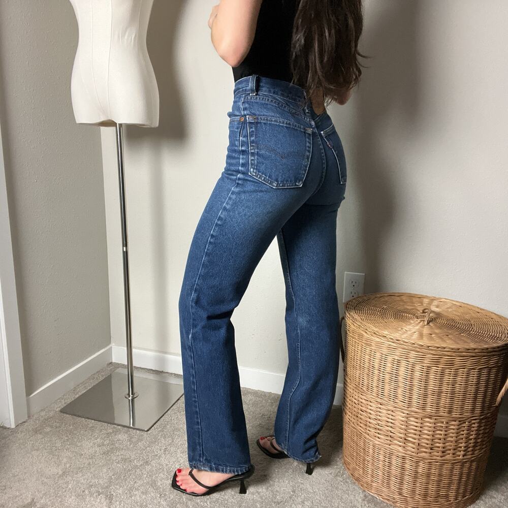 vintage levi's high waisted rise straight leg mom jeans - Picture 4 of 6